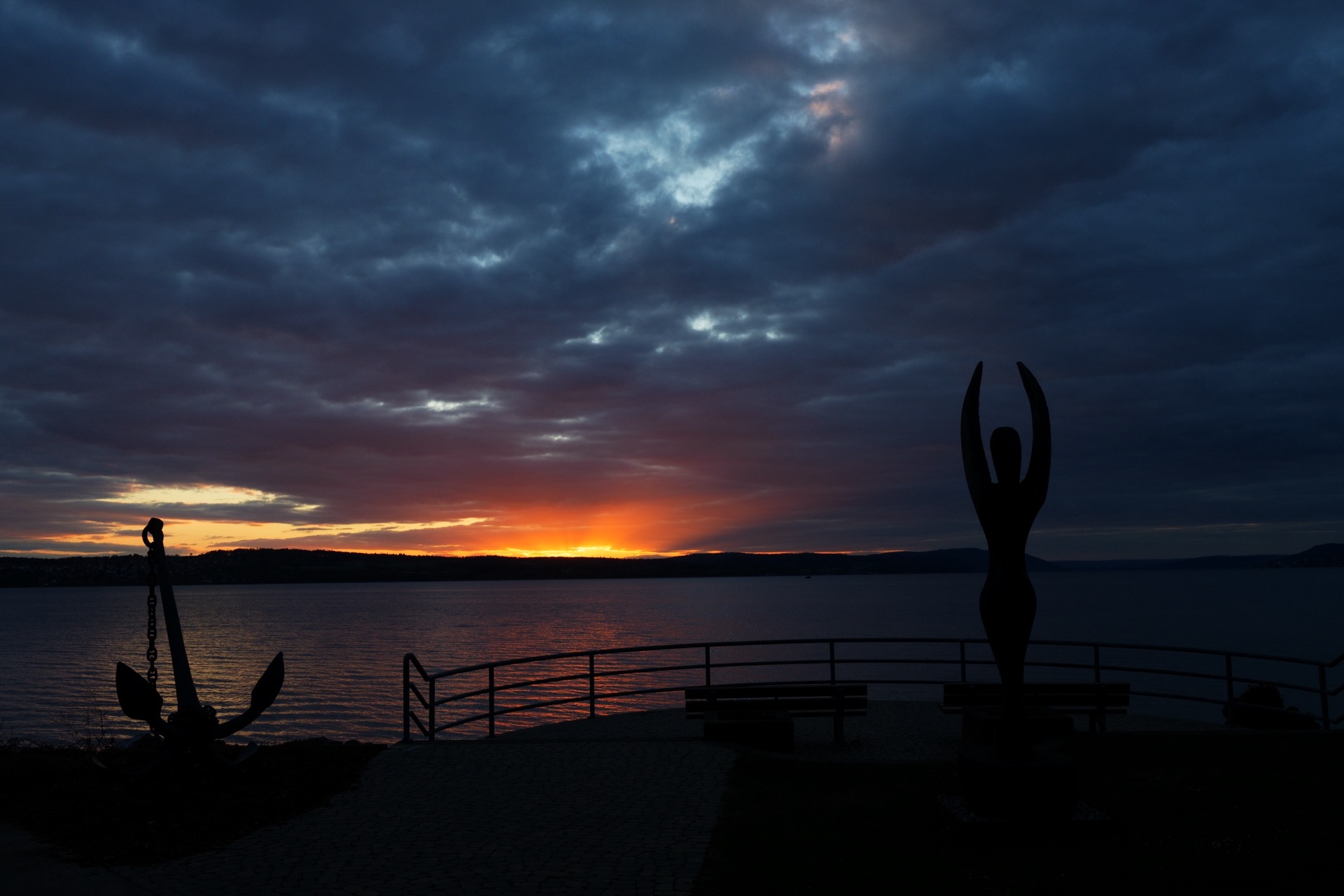 Sonnenuntergang am Bodensee — Skulptur und Anker